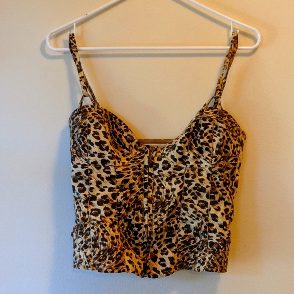 Leopard print top size Small